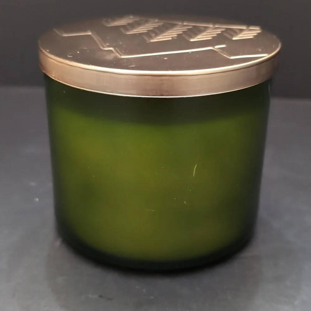 Bath & Body Works,White Barn Vanilla Balsam 3 Wick Candle. - Picture 3 of 7